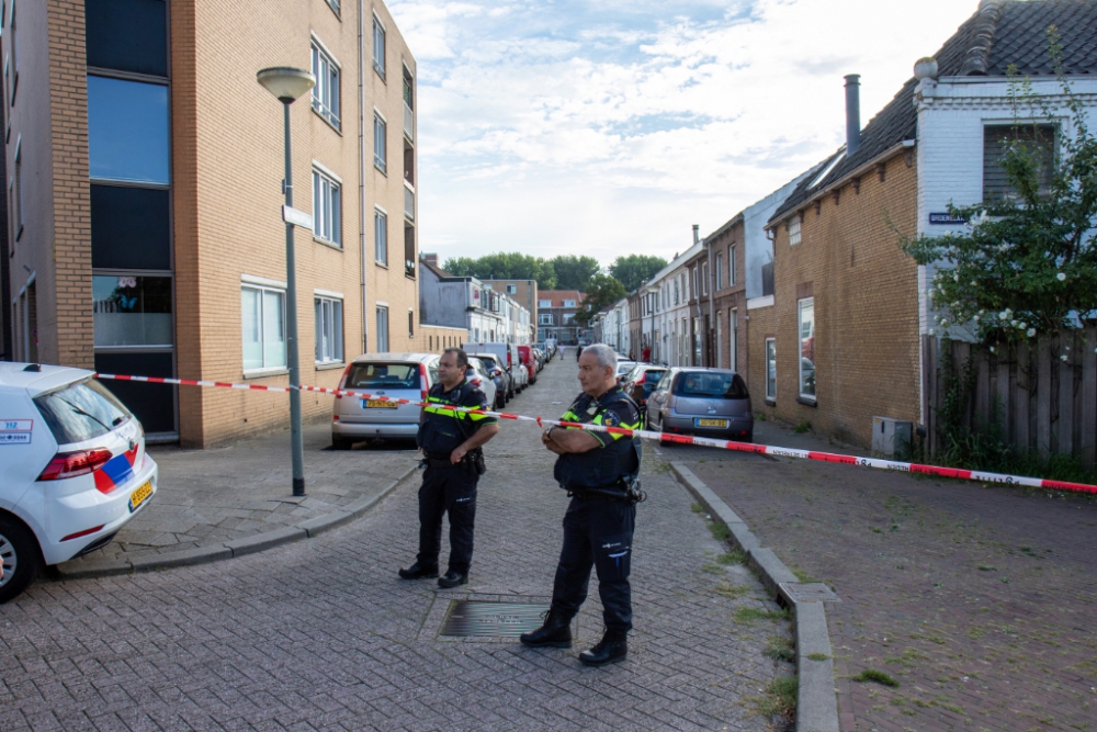 Man neergestoken tijdens burenruzie in Den Bommelsestraat