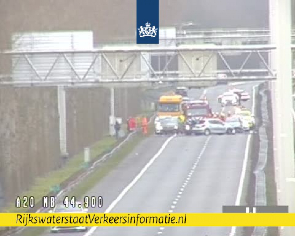 A20 richting Gouda dicht bij Nieuwerkerk aan den IJssel na ongeval