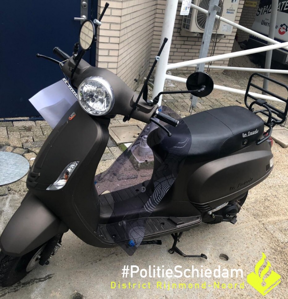 De politie zoekt de eigenaar van deze scooter