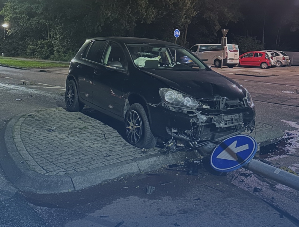 Vlaardingse alcomobilist rijdt Schiedamse lantaarnpaal omver