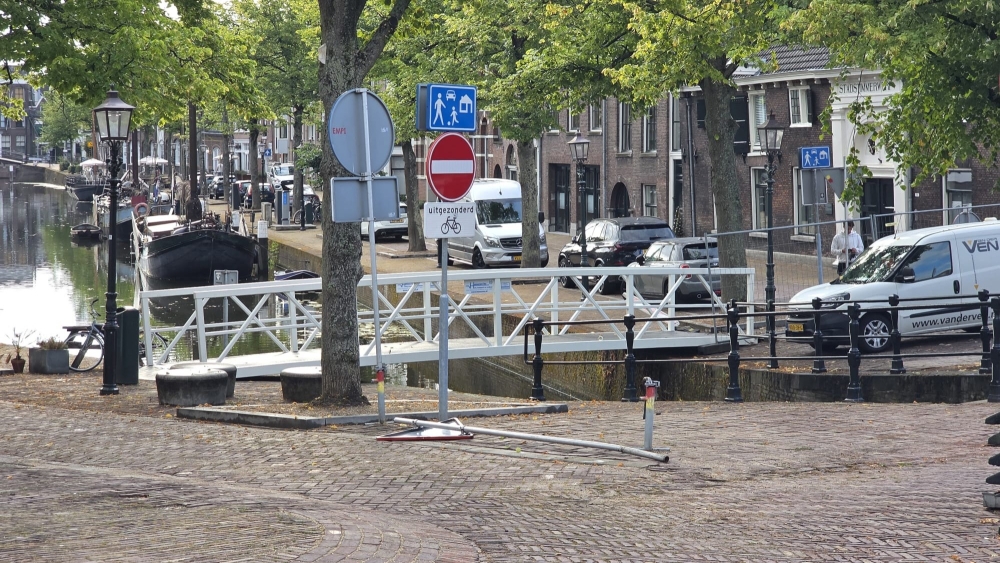 Tijdelijke voetgangersbrug vanwege werkzaamheden aan Heulbrug