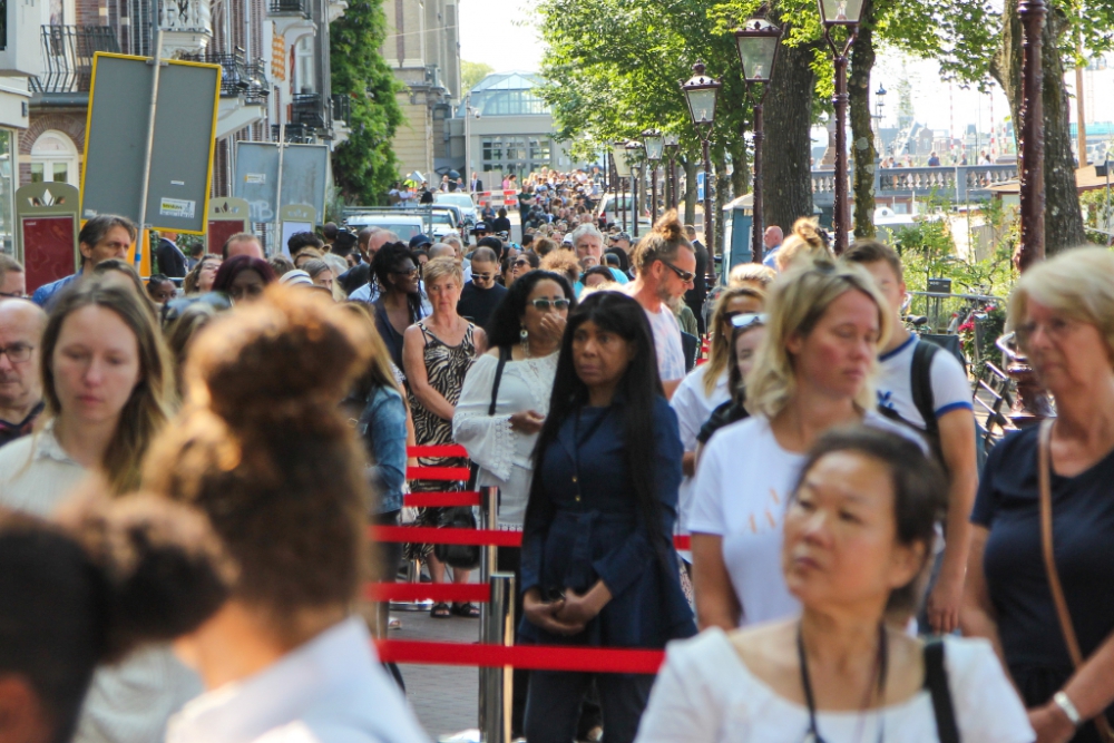 Enorme belangstelling voor afscheid Peter R de Vries in Carré