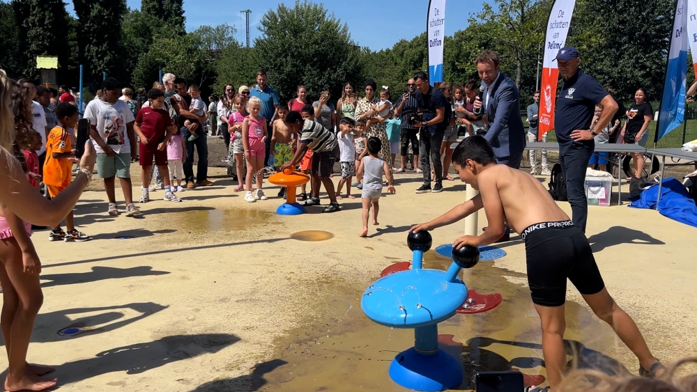 Opgeknapt Marnixplantsoen in Vlaardingen officieel geopend