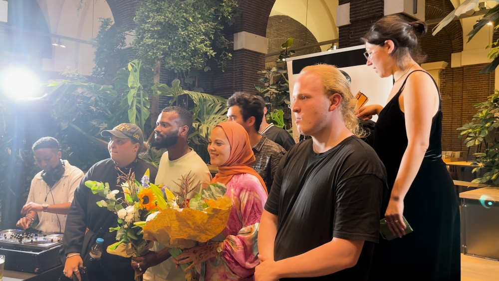 Woorden verbinden tijdens finale van de Schiedamse Poetry Slam