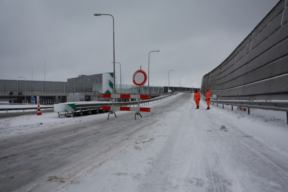 Glibberen van de A20 naar de A4 toe: Rijkswaterstaat sluit verbindingsweg af