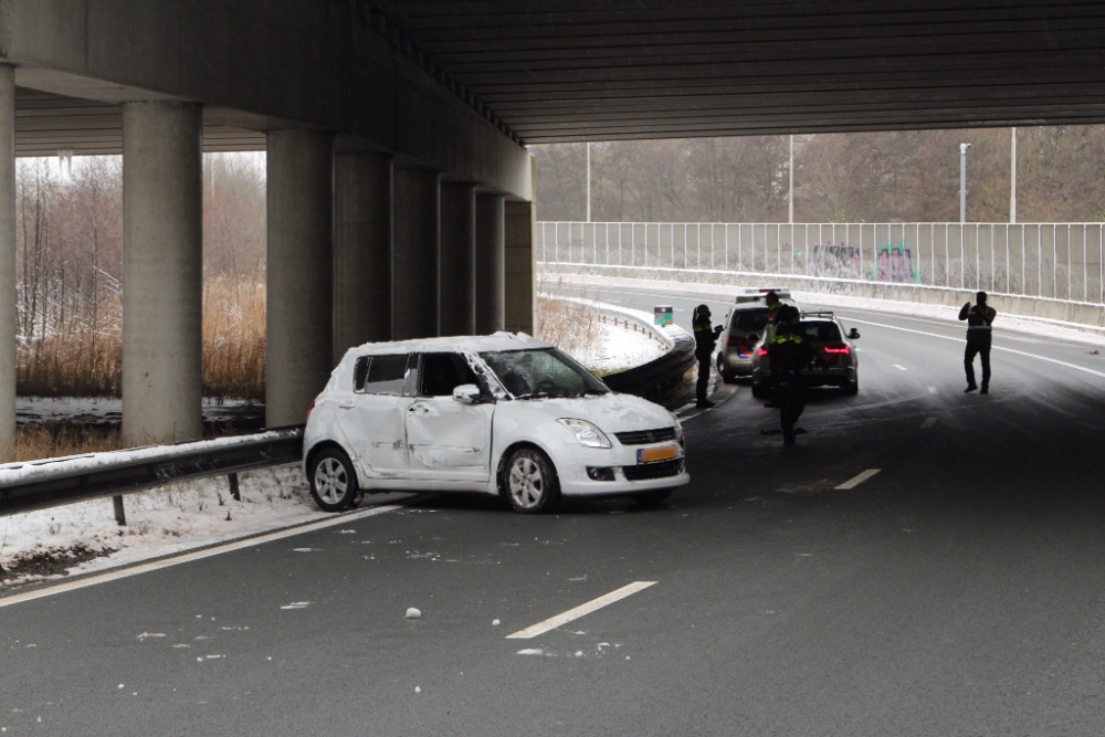 Aanrijding op snelweg: één gewonde, snelweg dicht