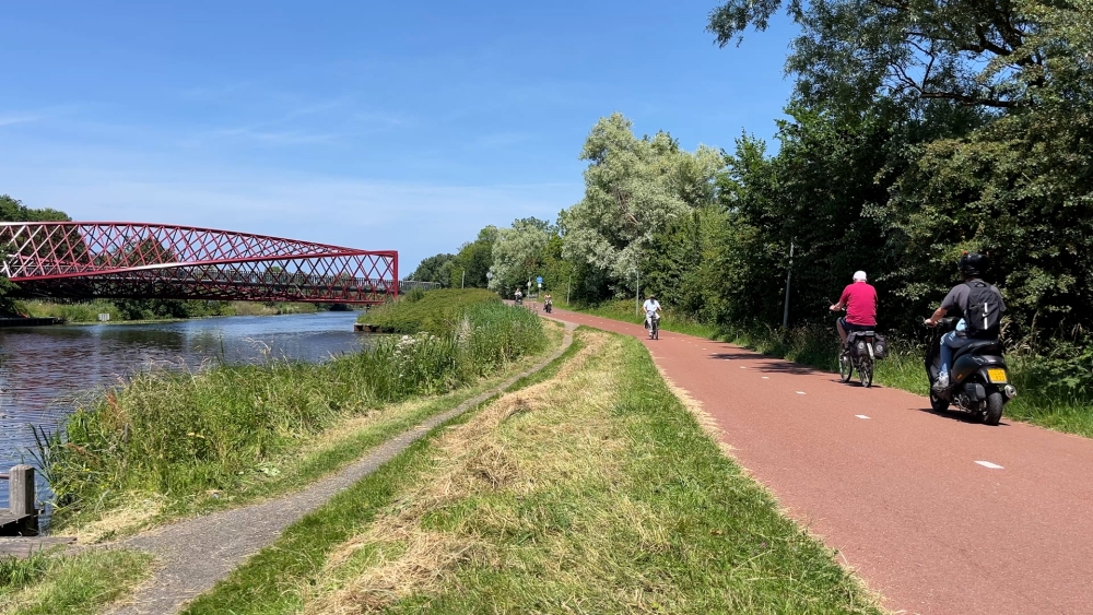 De Trekkade richting het noorden langs de Vaart in Vlaardingen