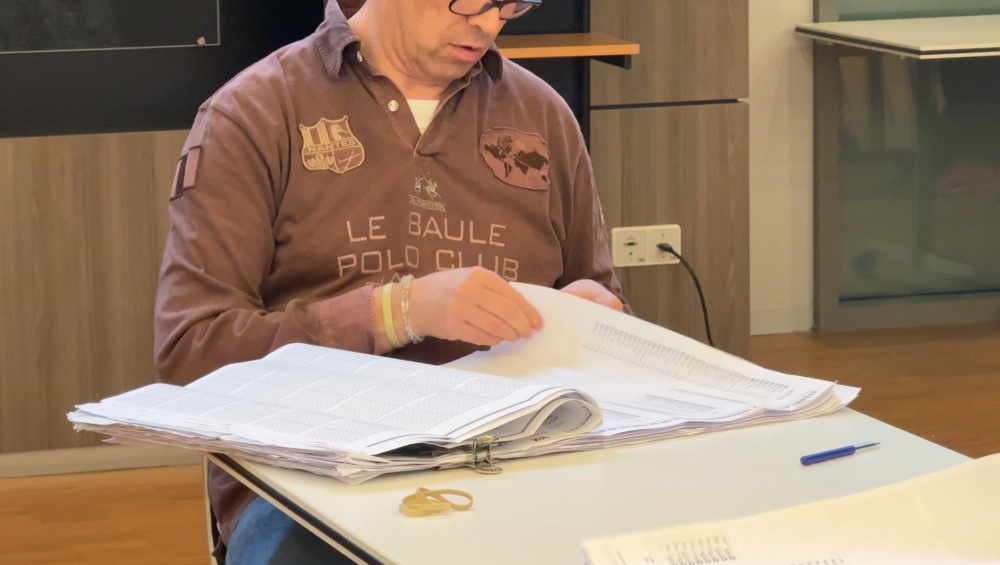 Vrijwilligers gemeenteraadsverkiezingen zamelen 1.800 euro in voor goed doel