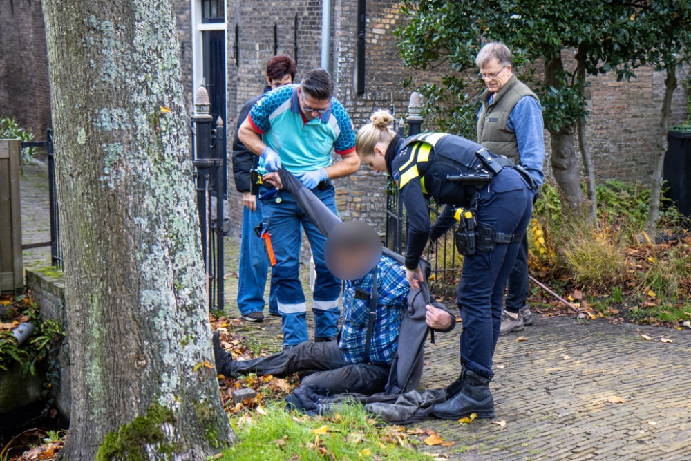 60-jarige man valt in sloot onderweg naar stembureau in Schiedam-Kethel