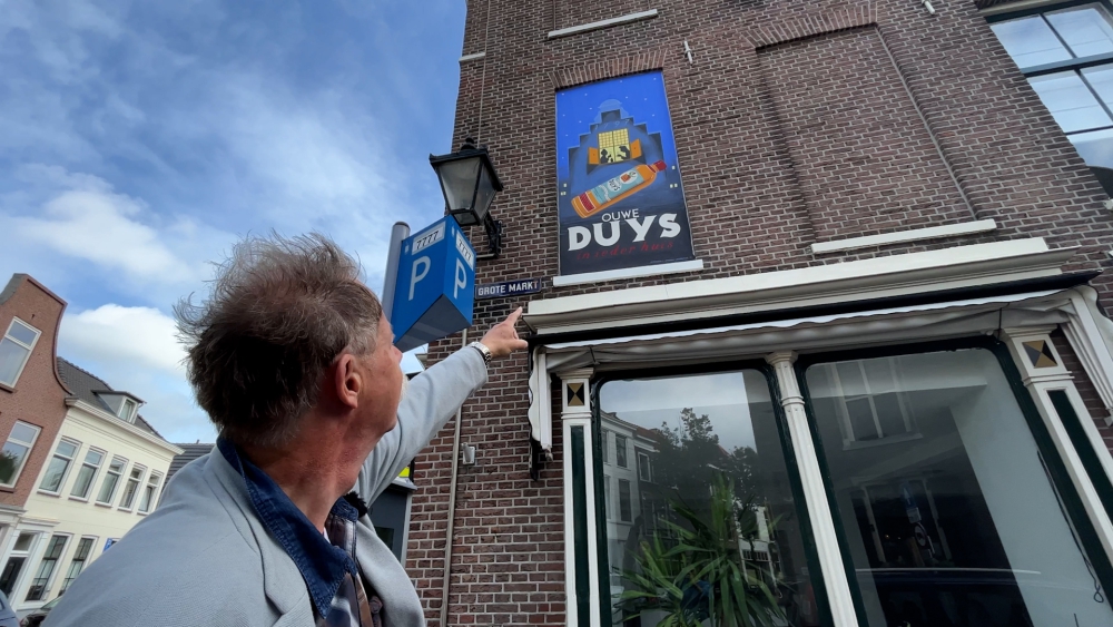 Nieuwe historische jeneverreclames in het centrum van Schiedam: ‘Wie zijn geschiedenis niet kent, kent zijn heden niet’