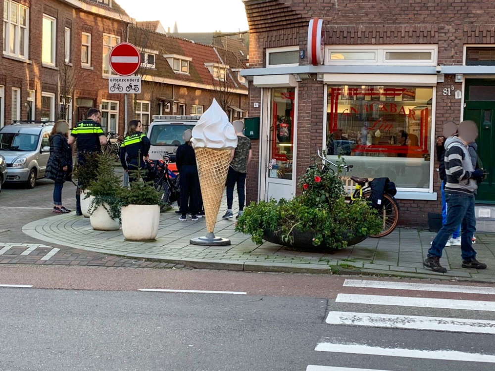 Politiehelikopter assisteert bij ruzie jongeren op straat