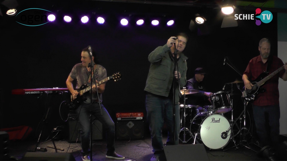 Live optreden van de Amerikaanse band Colossal Street Jam met het nummer Mama