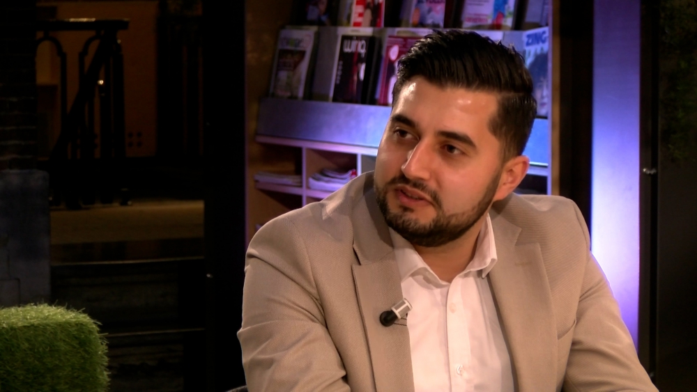Als gemeenteraadslid was Ergin tegen de Jeugdzorg hervorming. Als wethouder is hij juist voor.