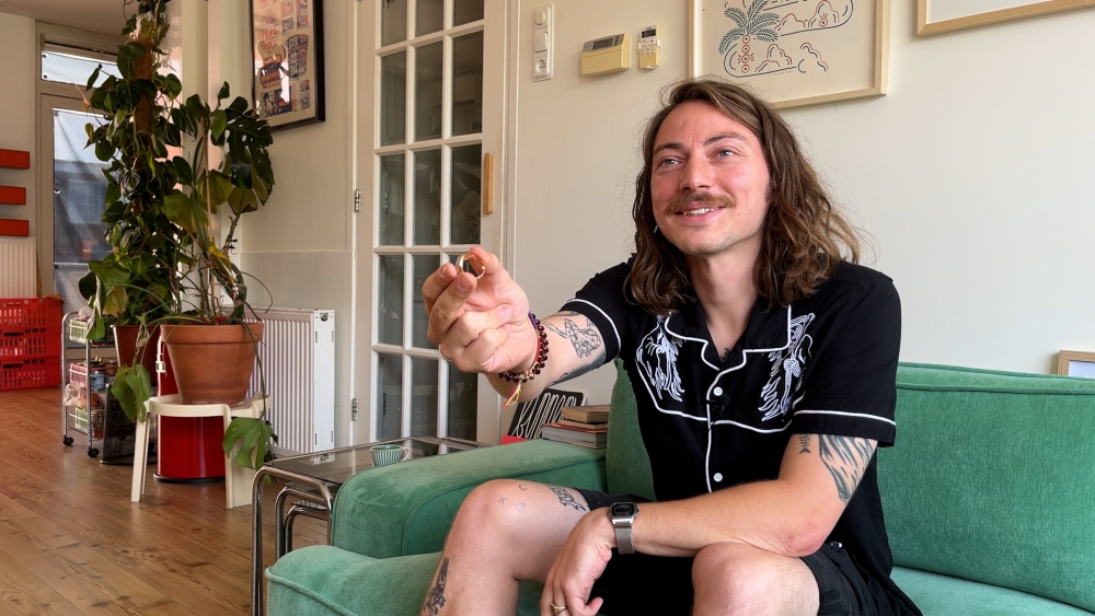 Louis (28) bijna slachtoffer van babbeltruc: ‘Toen bood hij zijn gouden ring aan’