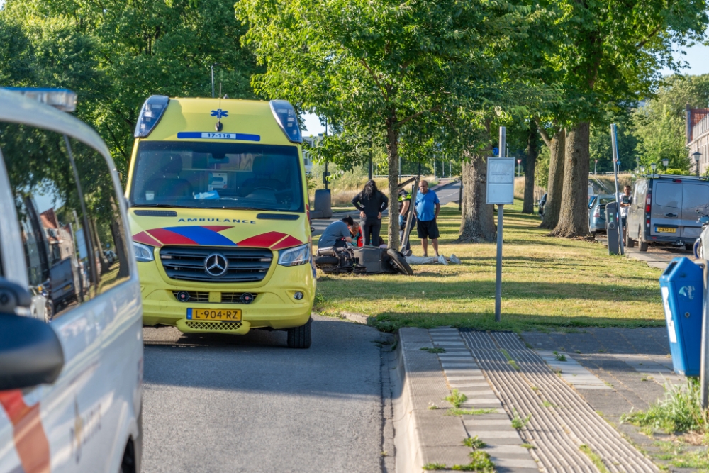 Scooterrijder gewond naar ziekenhuis na eenzijdig ongeval in Vlaardingen