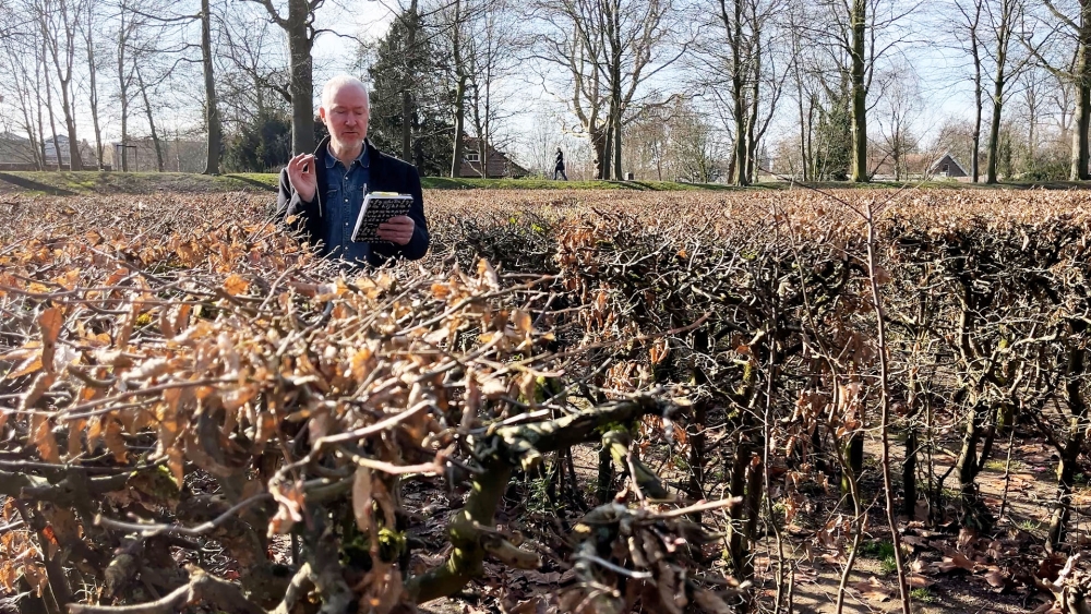 Nieuwe Vlaardingse stadsdichter is gekozen: Sander Groen volgt Jordy Dijkshoorn op