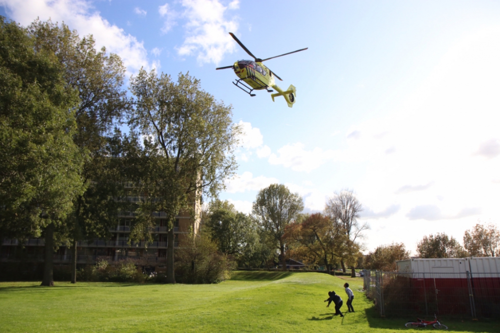 Medische noodsituatie in de Gorzen: traumaheli landt op de Maasboulevard