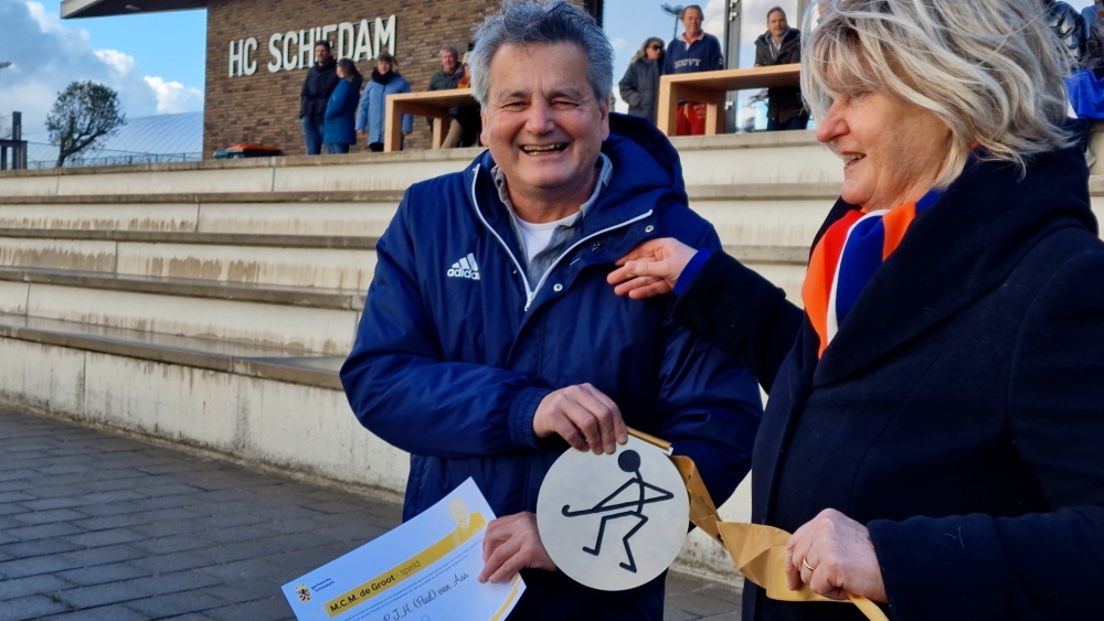 Hockeycoach Paul van Ass ontvangt eremedaille én M.C.M. de Grootspeld