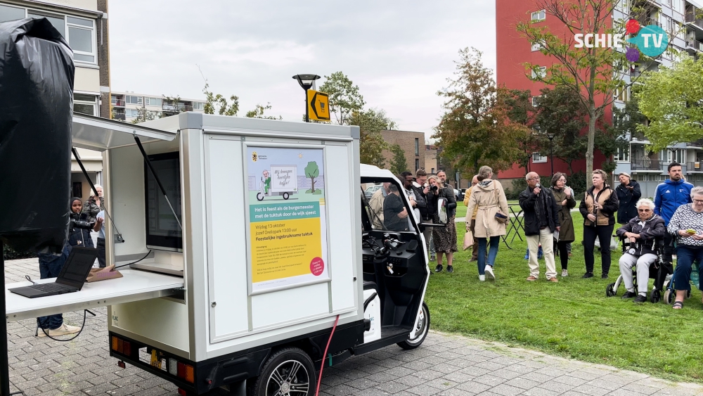 Zimmertje heeft na crowdfunding haar eigen tuktuk: &quot;Kijken waar eenzaamheid vandaan komt&quot;