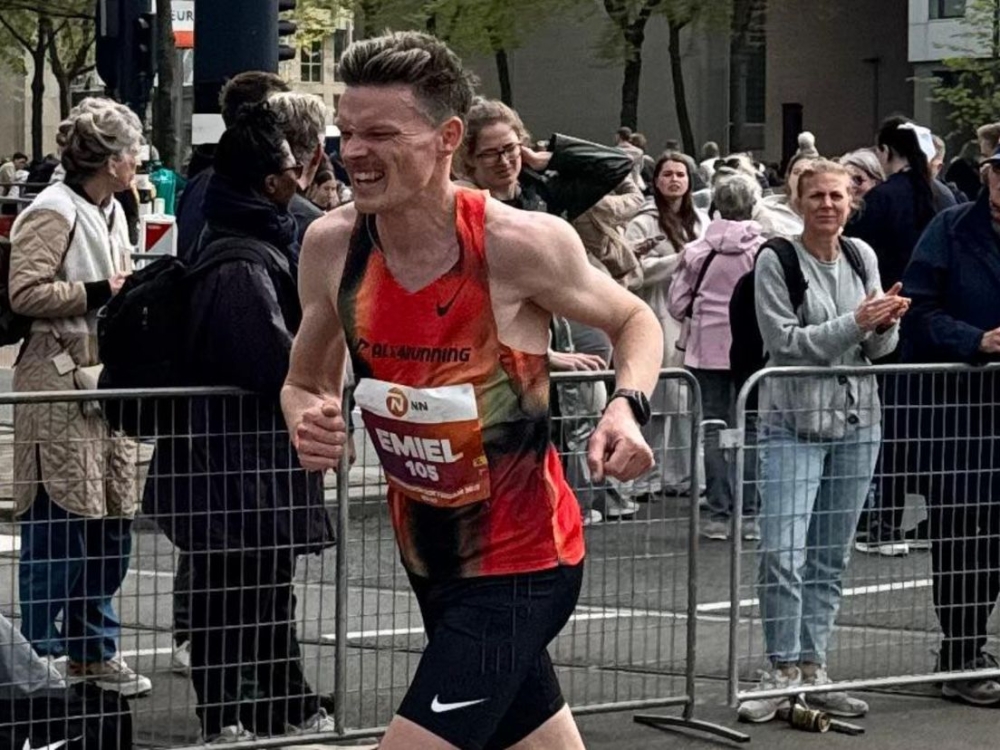 Krulsnor, matje en codewoord Feyenoord: Schiedammer Emiel Berghout (37) is bekende toploper