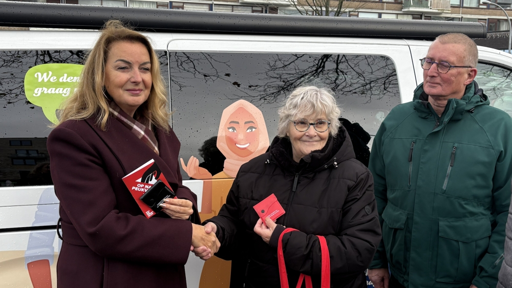 Bewoners lanceren ‘peukenzakje’ bij najaarsschoonmaak: ‘Elke peuk minder is winst’