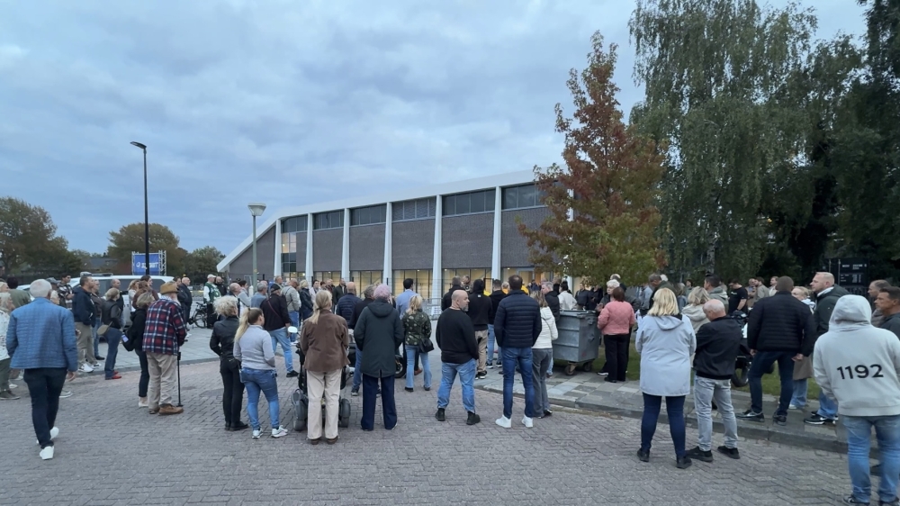 Vragen en veel onvrede bij Vlaardingse azc-bijeenkomst: ‘Dat doe je toch niet!’