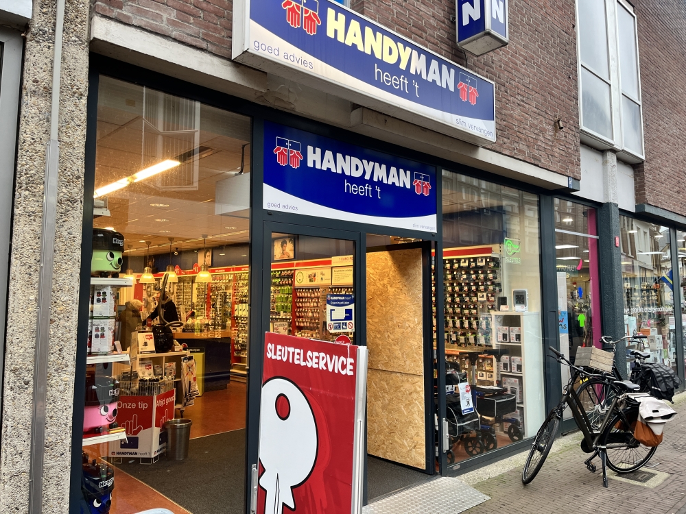 Inbraak bij onderdelenwinkel op Hoogstraat Schiedam