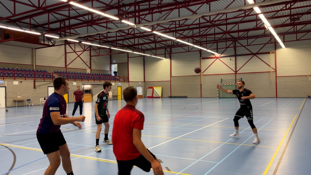 Top handbalspelers Tomasz Teeuw en Jake Honig verkiezen HV DWS boven een carrière in het buitenland