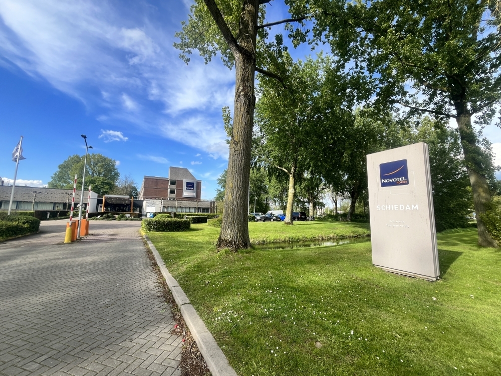 Veertig statushouders blijven nóg langer in Novotel in Schiedam