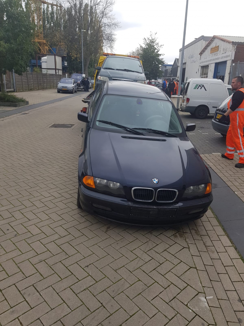 Weer zeven kenteken-loze voertuigen weggesleept