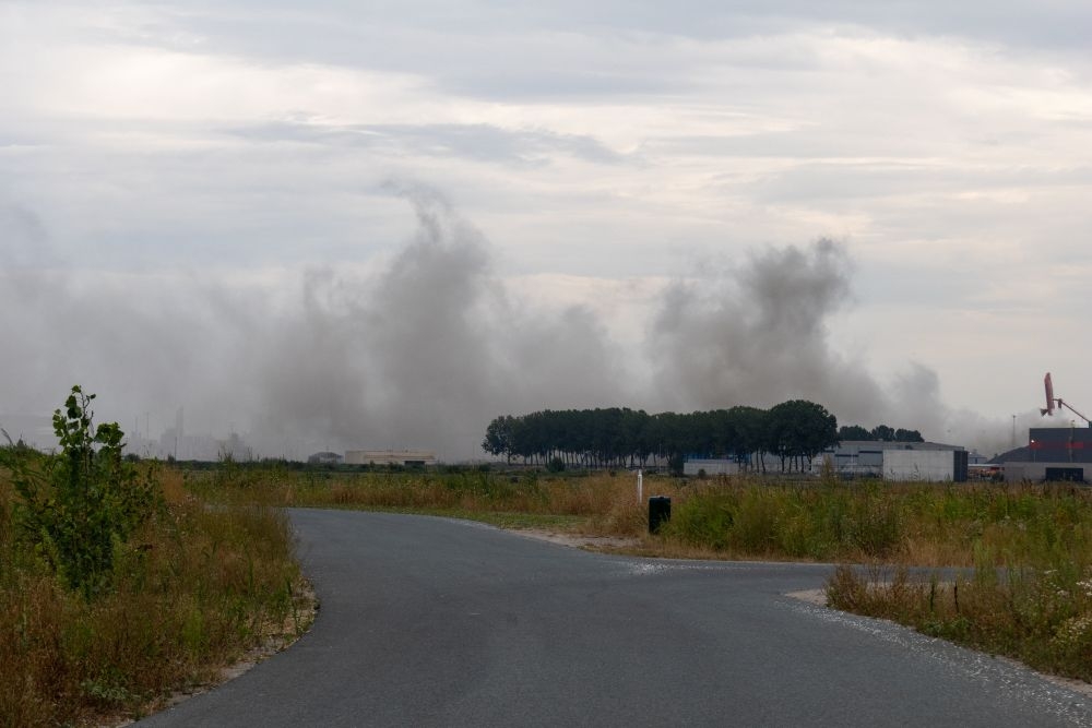 Rook- en stankoverlast in Vlaardingen door brand in Botlek