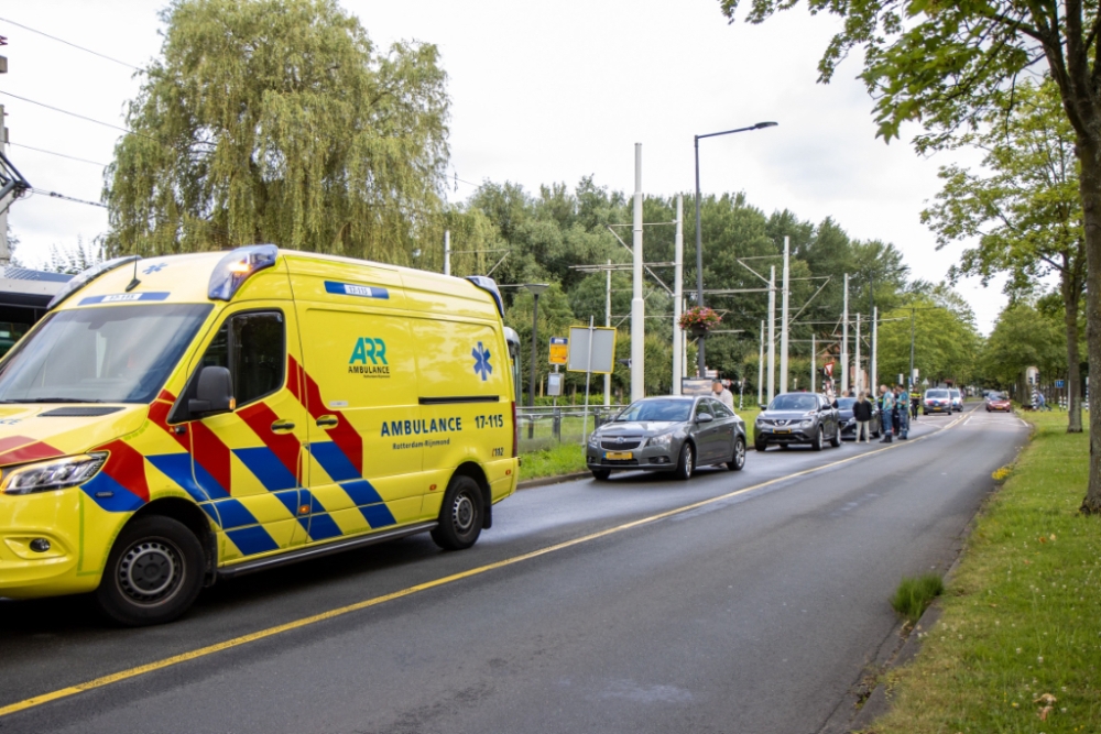 Drie auto&#039;s botsen op elkaar in Vlaardingen