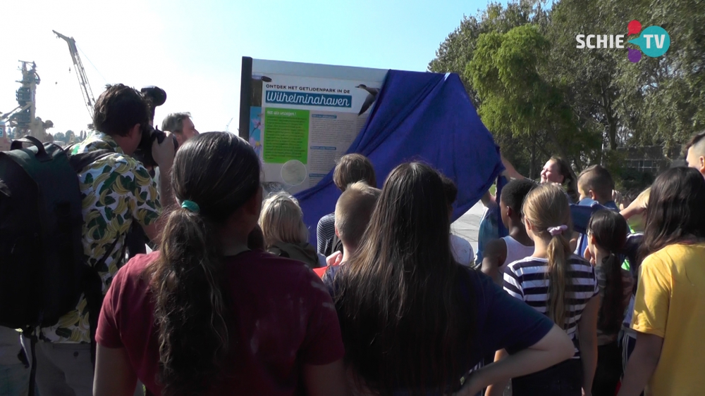 Informatiebord getijdenpark Wilhelminahaven onthuld: &#039;Kom genieten van de natuur&#039;