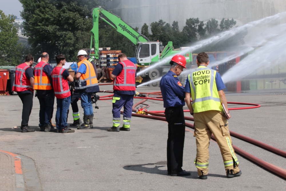 Nog steeds stank door nablussen brand bij afvalverwerker