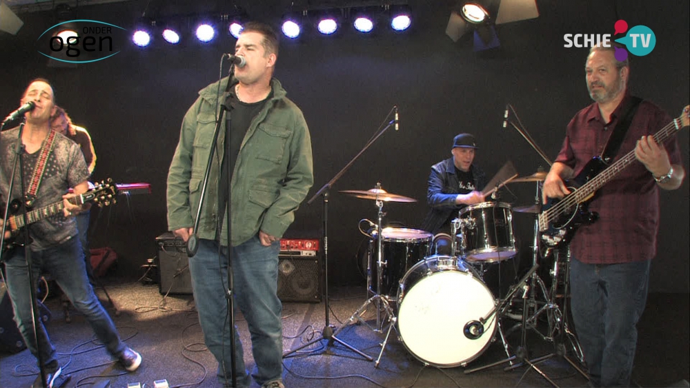Live optreden van de Amerikaanse band Colossal Street Jam met het nummer Songbird