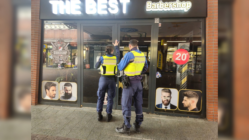 Beschoten Vlaardingse kapperszaak twee weken gesloten door burgemeester