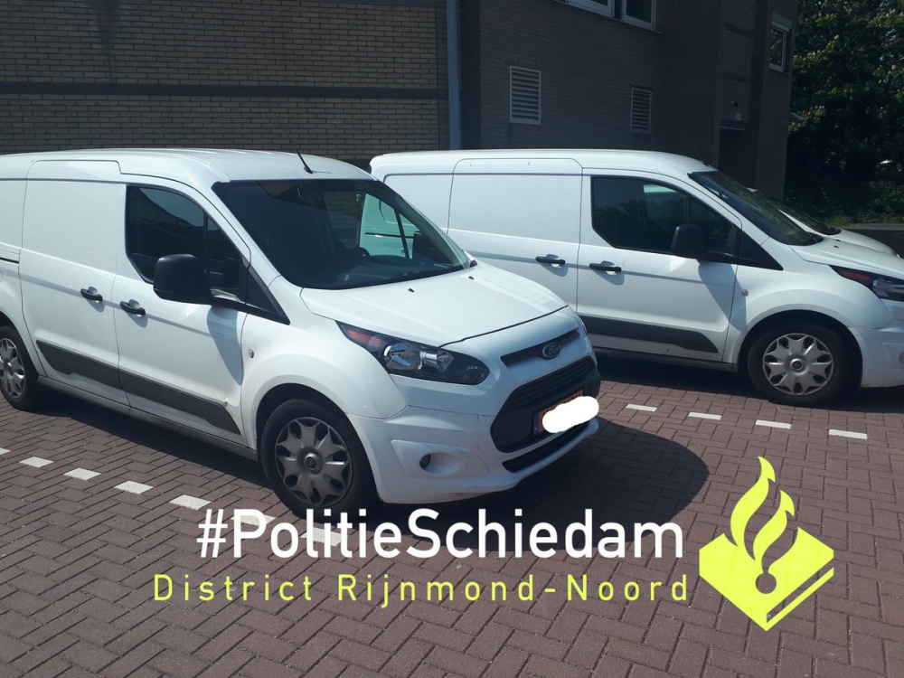 Politie vindt twee in Vlaardingen gestolen busjes in Schiedam terug