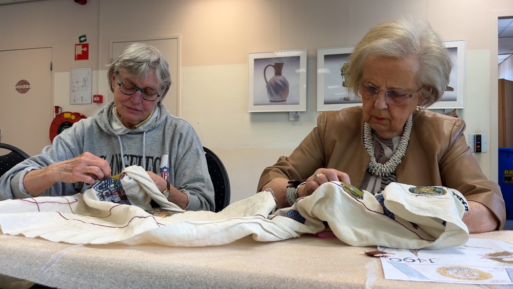 Acht jaar borduren aan tapijt: geschiedenis Vlaardingen steek voor steek zichtbaar