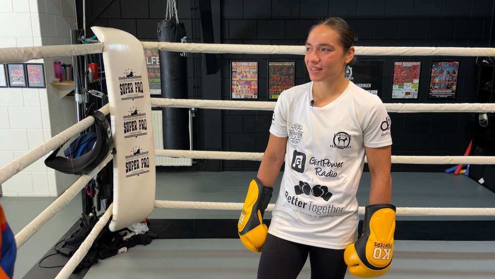 Tessa de Kom verdedigt wereldtitel in Japan met knock-out in de vierde ronde