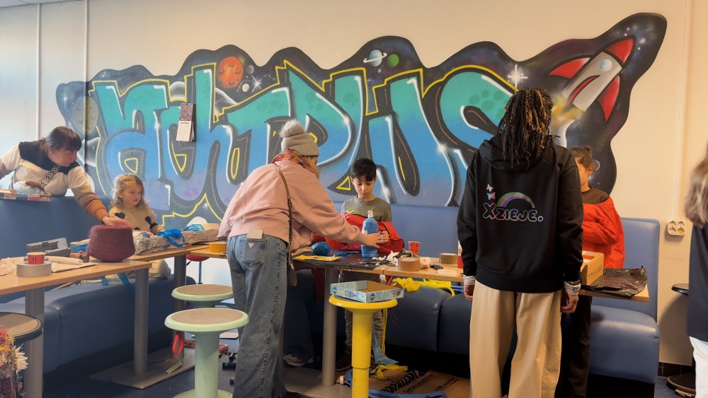 Kindcentrum Toekomst helpt kinderen met surprises dankzij overgebleven materiaal