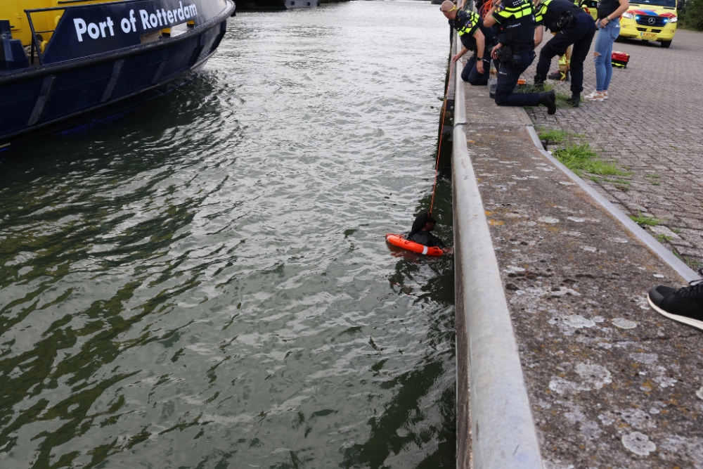 Boa&#039;s redden mensen uit het water in Vlaardingen: &#039;De auto was al gezonken&#039;