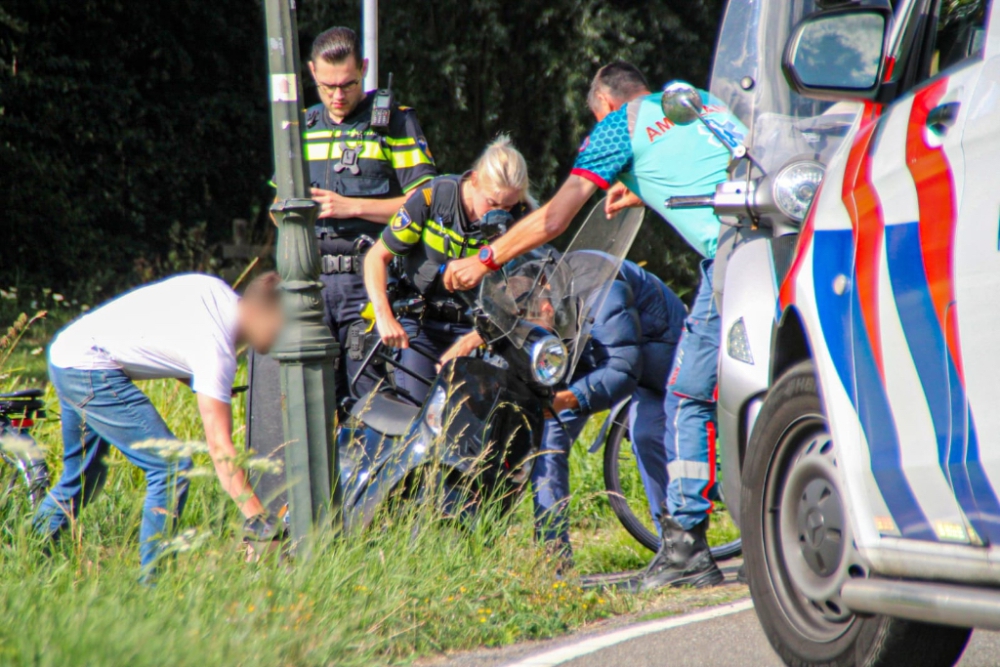 Botsing tussen bakfiets en scooter op de Kerkweg