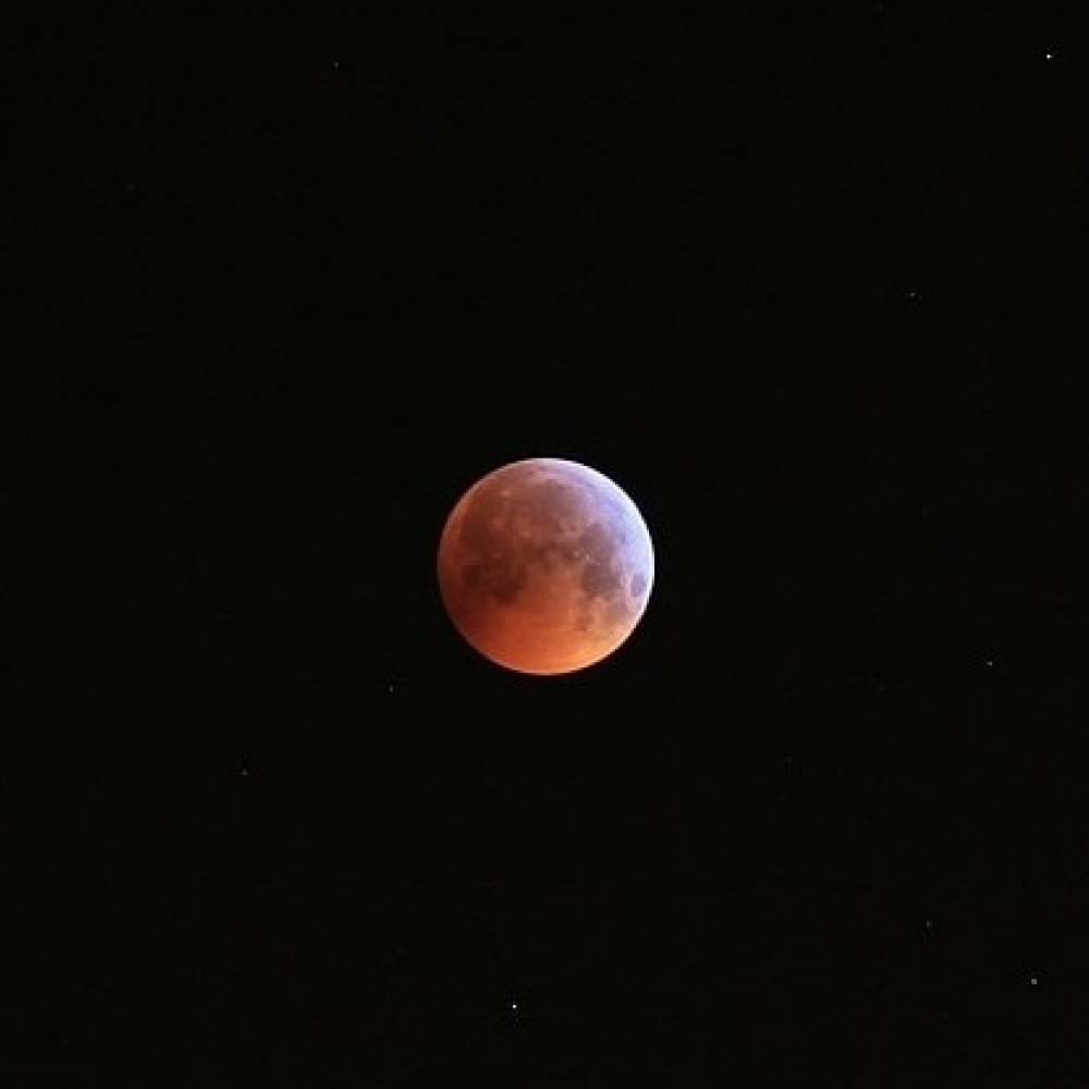 Bloedmaan in Schiedam goed te zien