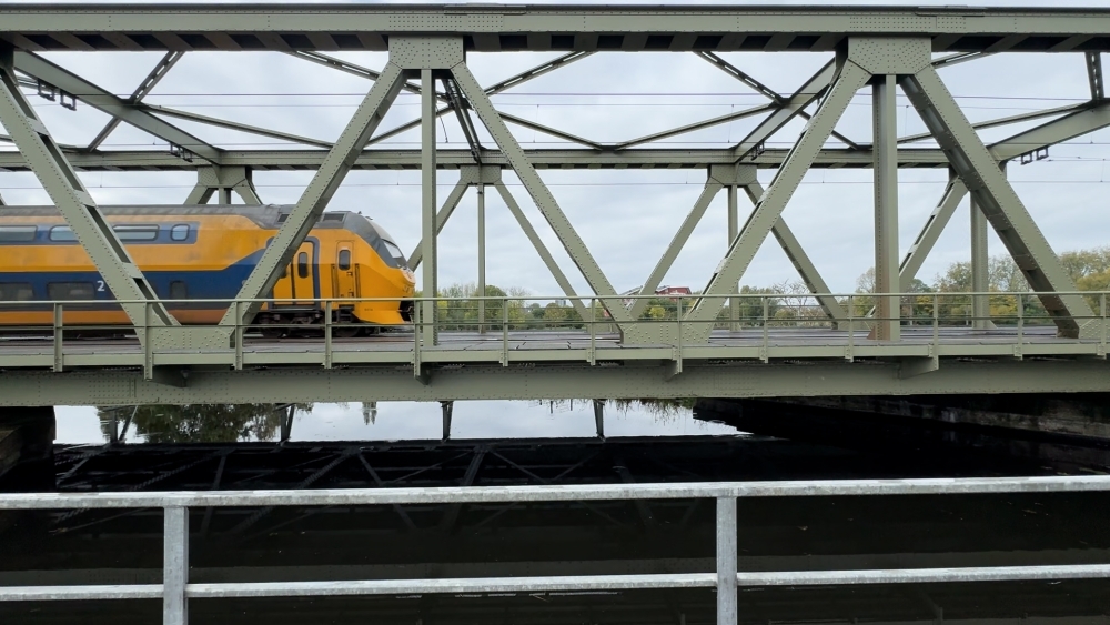 Werkzaamheden Poldervaartbrug afgerond, treinen rijden weer