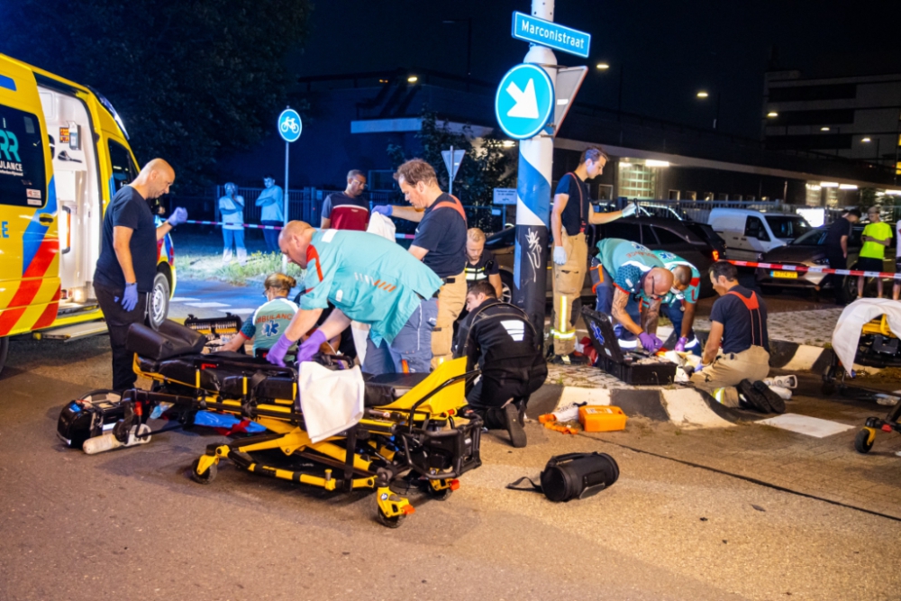 Man en vrouw zwaargewond bij aanrijding