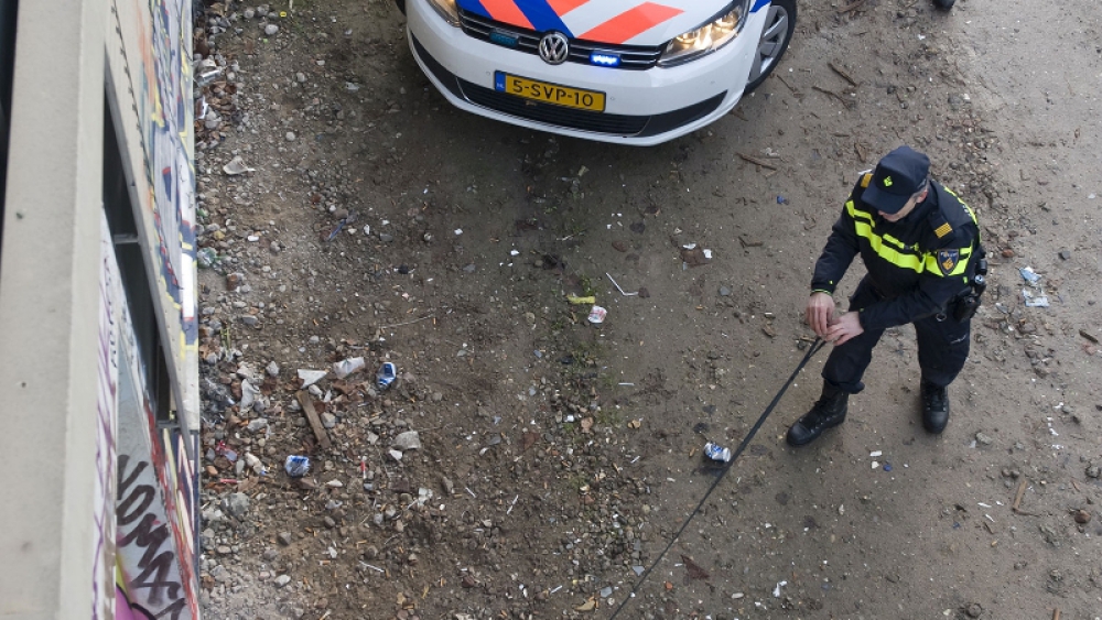 Kogelgat in in Vlaardingen geparkeerde auto: politie zoekt betrokkenen en getuigen schietincident