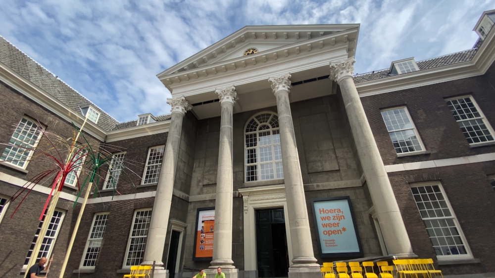 Gemeente schuift verantwoordelijkheid over situatie Stedelijk Museum af: ‘Oplossing moet van het Rijk komen’