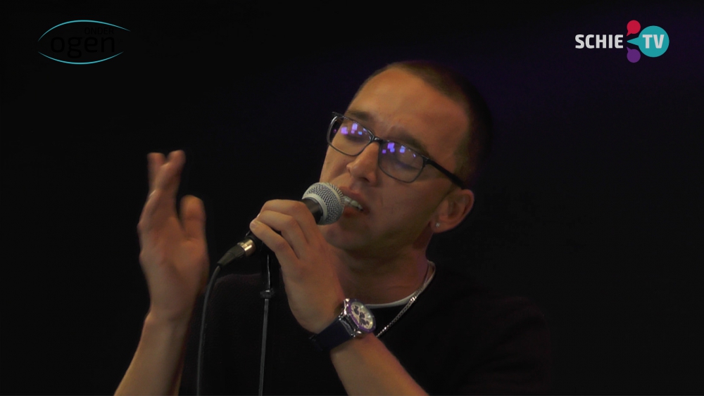 Optreden Bizzy Blaze met het nummer Opgeven is Geen Optie