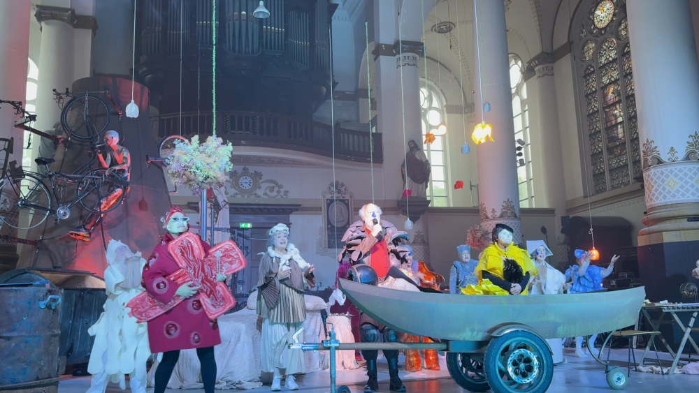 Senioren in spanning tijdens première van dorpsopera ‘Café de Verlossing’