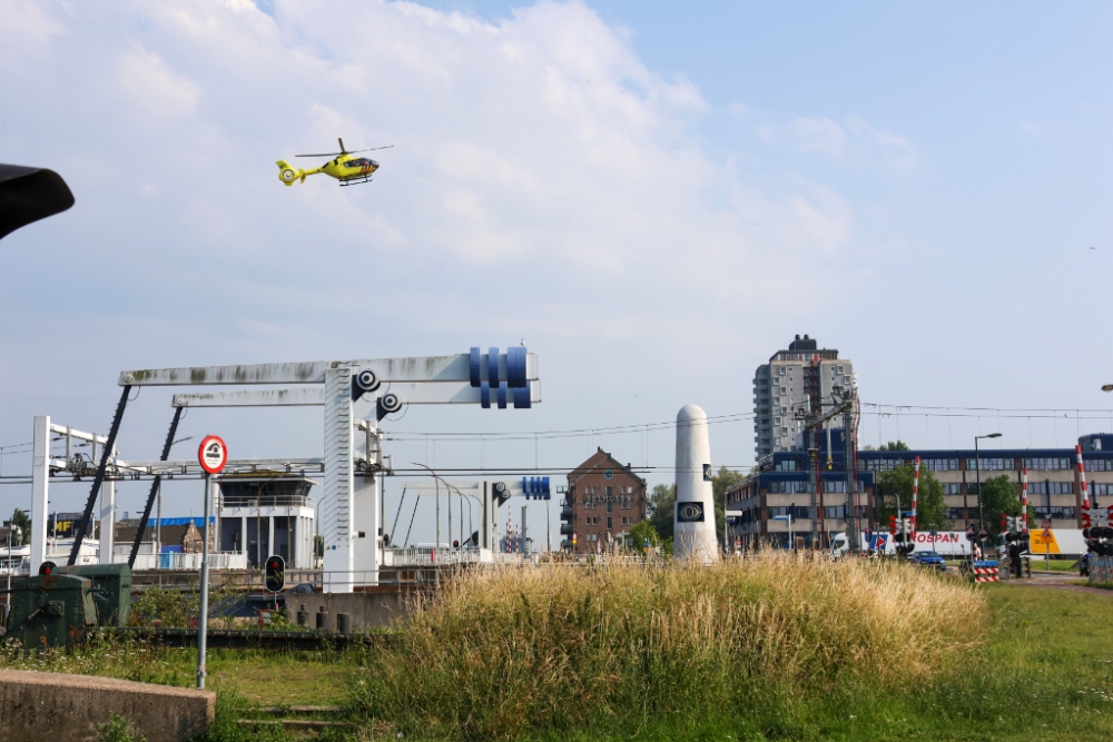 Man onwel in auto aan Spoorsingel Vlaardingen